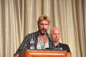 John McAfee accusato di frode e truffa di criptovaluta.