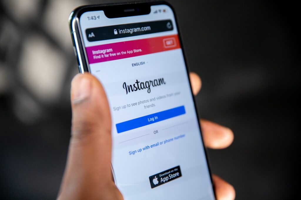 Un influencer di Instagram rischia 20 anni di prigione federale per aver truffato i suoi follower