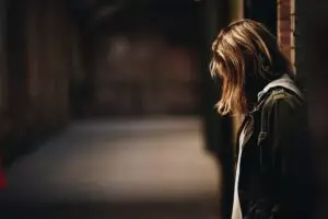 Cosa è il cyberbullismo? Questa è una spiegazione semplice.