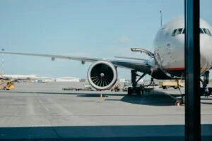 Un grave attacco informatico colpisce gli aeroporti europei. Voli fermi