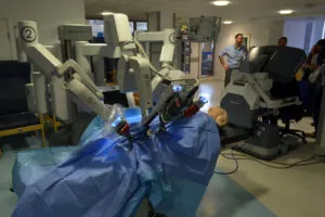 Un trapianto di polmone è stato eseguito interamente da un robot in Spagna