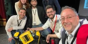 Il team di Accenture, Sponsor Sostenitore dell'evento e dei Workshop "hands-on", fa una foto con SPOT