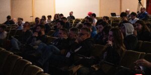 Sala principale del Teatro Italia prima dell'inizio della conferenza