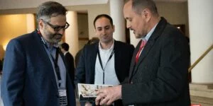 Massimiliano Brolli da il benvenuto a Marco Molinaro Accenture Security Lead for Italy, Central Europe and Greece e a Martino Bevacqua Managing Director di Accenture alla Red Hot Cyber Conference 2024