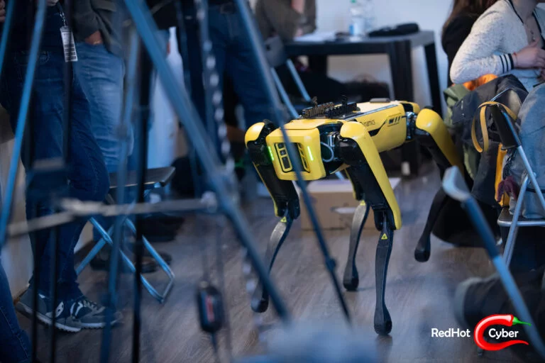 Spot che vuole passare in mezzo alle telecamere di Maurizio Rossi