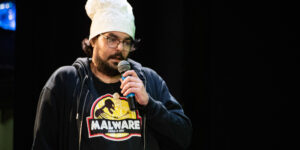 Immagini dello speech di malwarechef (AKA Antonio Montillo), Ricercatore Di Sicurezza E Bug Hunter dal titolo "From script kiddie to Savage".