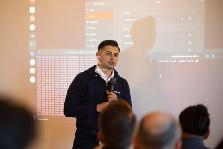 Andrea Cal e Roberto Zappaterreni di DMXLAB presentano il workshop "COME HACKERARE UN SISTEMA DI VIRUALIZZAZIONE"