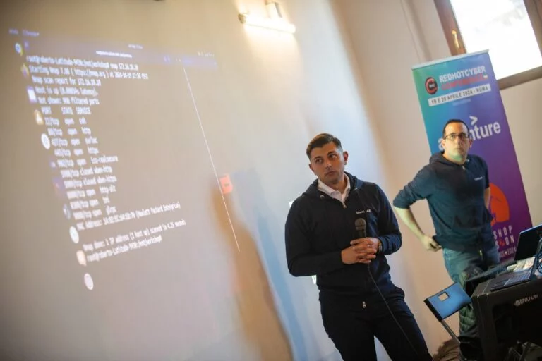 Andrea Cal e Roberto Zappaterreni di DMXLAB presentano il workshop "COME HACKERARE UN SISTEMA DI VIRUALIZZAZIONE"