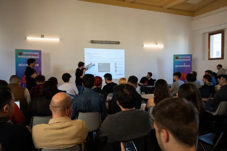 Francesco Conti, Luca Vinciguerra e Salvatore RIcciardi del gruppo AI di Red Hot Cyber presentano il workshop "COME CREARE UN SISTEMA DI FACE RECOGNITION CON LE AI"