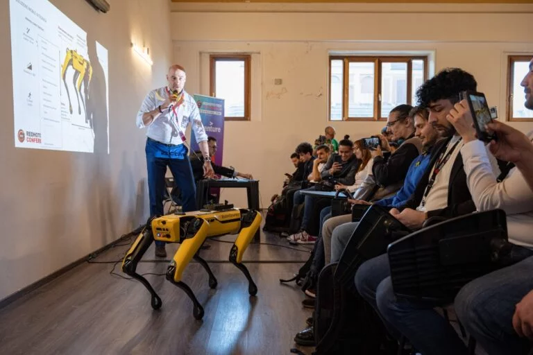 Ghelen Tom di Accenture Italia, presenta il workshop "SPOT THE CYBER THREAT: INSPECTION PER LA SICUREZZA INDUSTRIALE"