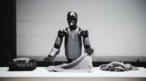 Dopo il bucato, Figure 02 ora piega il bucato. Ma per ora dovrai continuare a farlo da solo