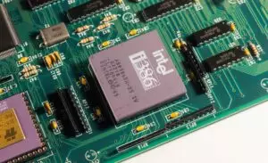 Il processore Intel 386 compie 40 anni: così nacque l’era dei 32 bit