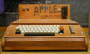 Buon Compleanno Apple! 50 anni di storia dell’informatica tra innovazione, fortuna e flop