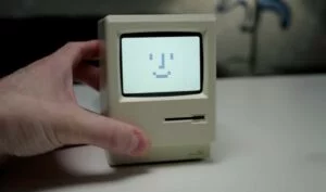 Un Mac retrò nel palmo di una mano: l’hack con Raspberry Pi che ricrea un classico Apple