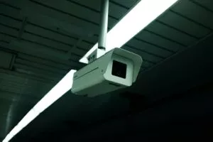 Gli hacker iraniani puntano alle telecamere. Il segnale prima dei missili?
