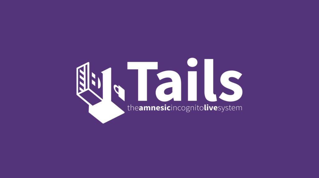 Logo del sistema operativo Tails, acronimo di The Amnesic Incognito Live System, composto dalla scritta Tails in bianco e un'icona stilizzata che raffigura un computer e un lucchetto su uno sfondo viola uniforme. Sotto la scritta principale compare il nome esteso in caratteri più piccoli.