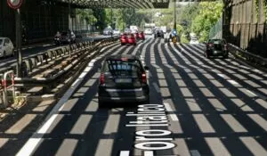 Benvenuti in Italia Autopilot! Dove le ombre sul cemento battono l’intelligenza artificiale