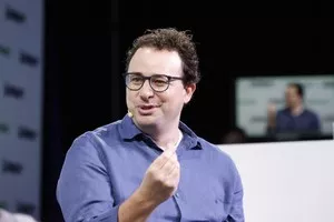 L’AI fa paura anche ai suoi creatori! Amodei chiede di rallentare, Altman e Musk lo sostengono